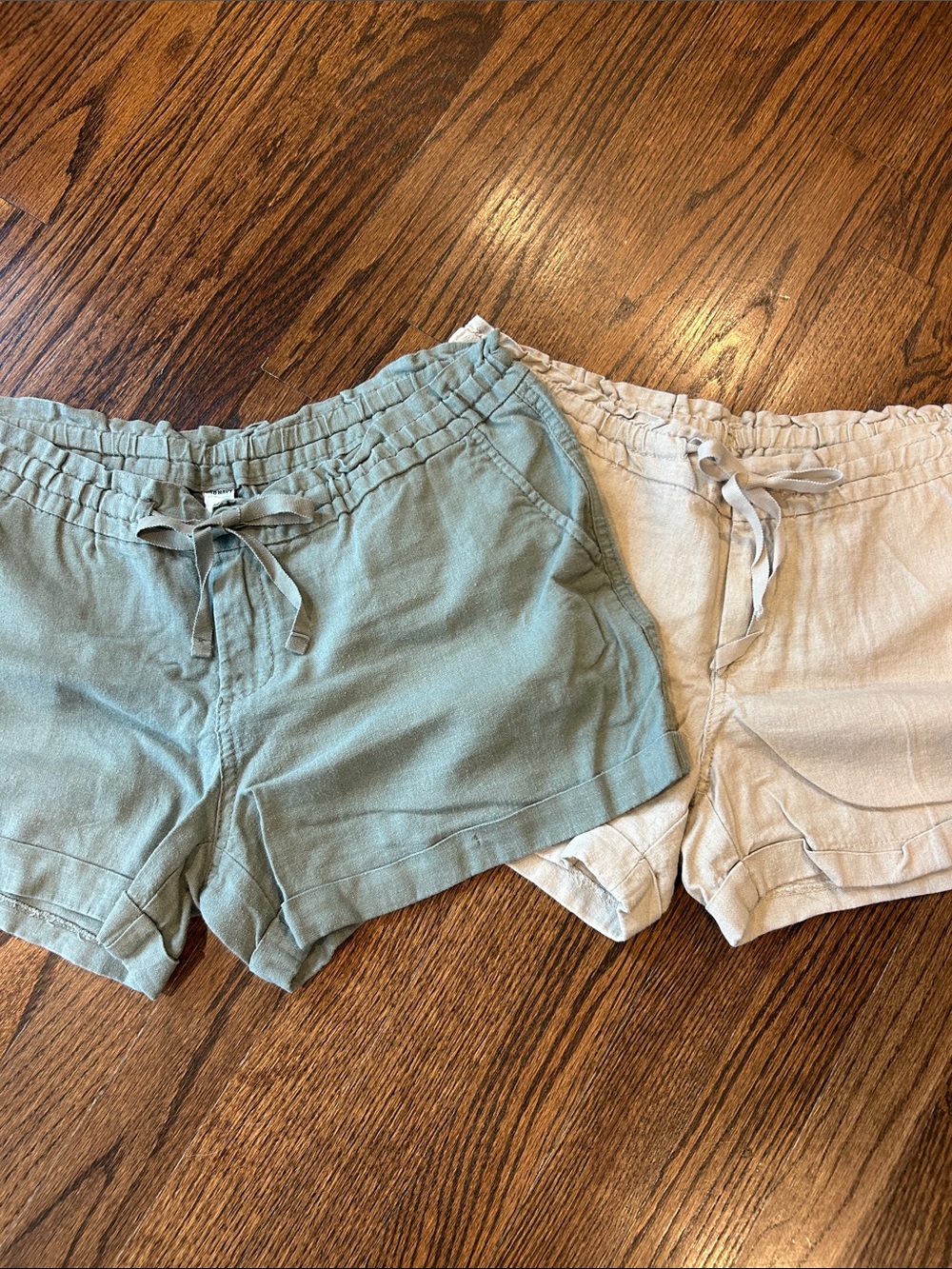 Old Navy Linen-Blend Drawstring Shorts in Sage Green and Natural